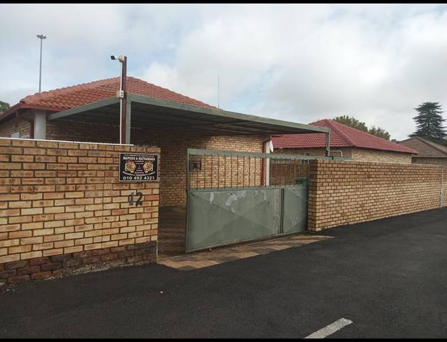 2 BEDROOM TOWNHOUSE FOR SALE IN ROBIN PARK